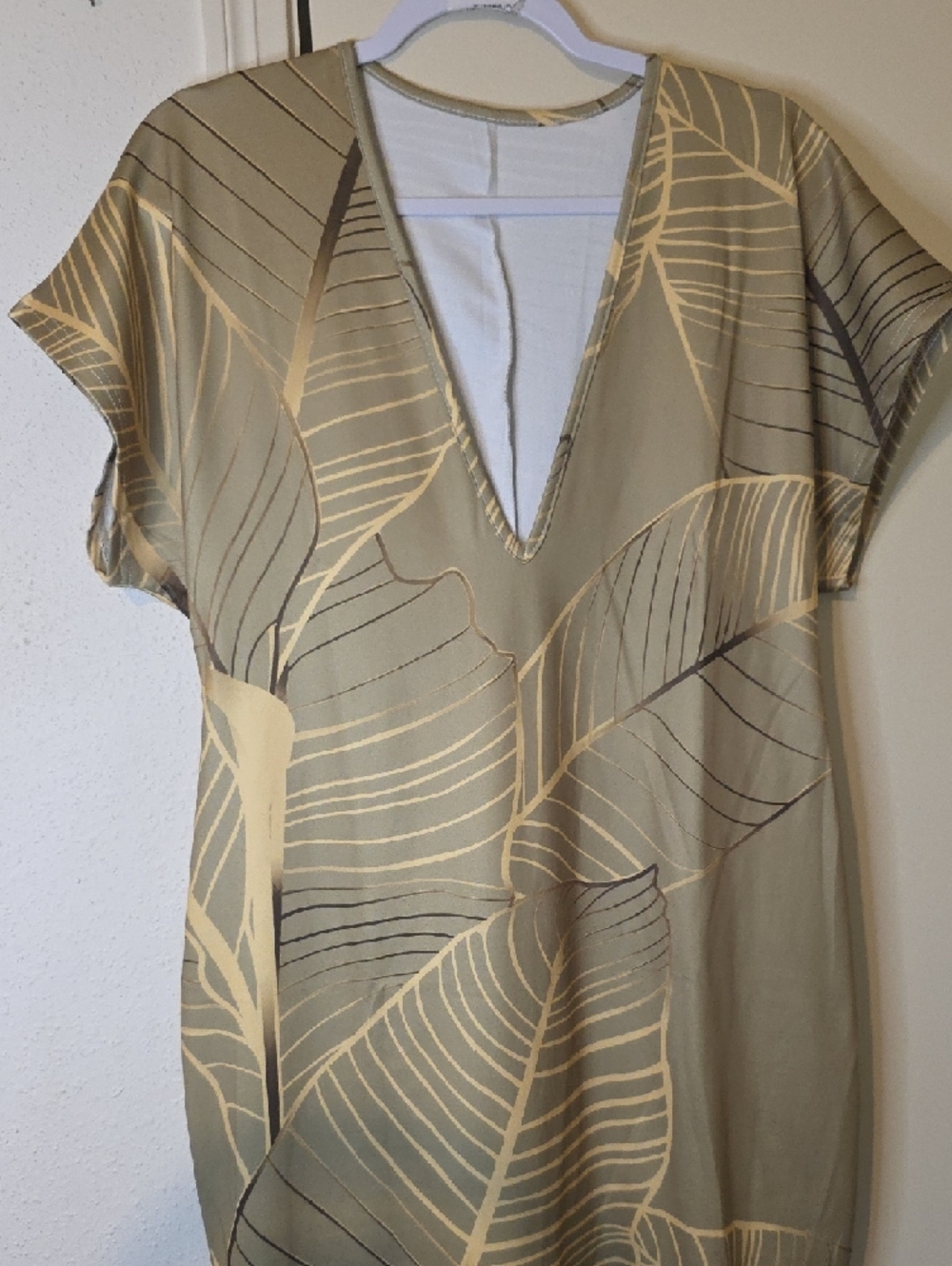 Elegant Green Leaf-Print Sheath Dress - Picture 3 of 10
